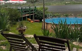 Quintal da prainha Bar - pousada simples-beira da lagoa